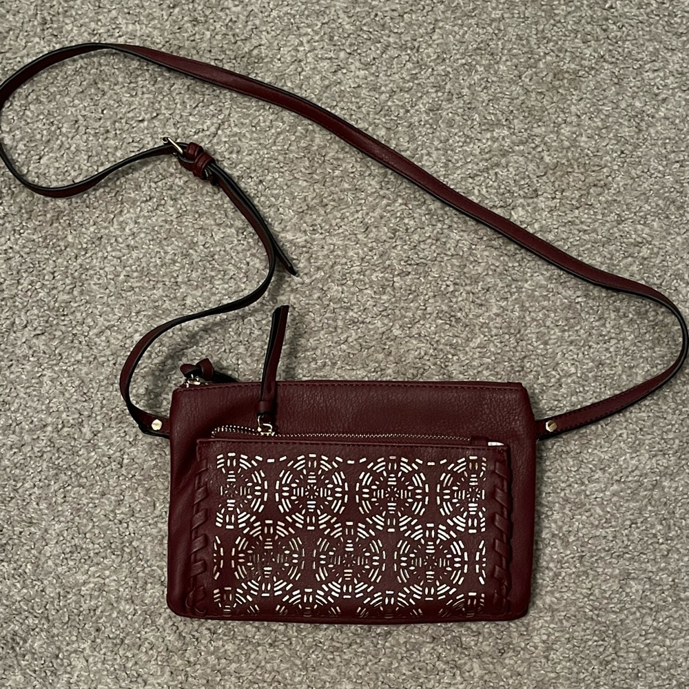 Wine colored crossbody purse. Circle design on outside. Good used condition